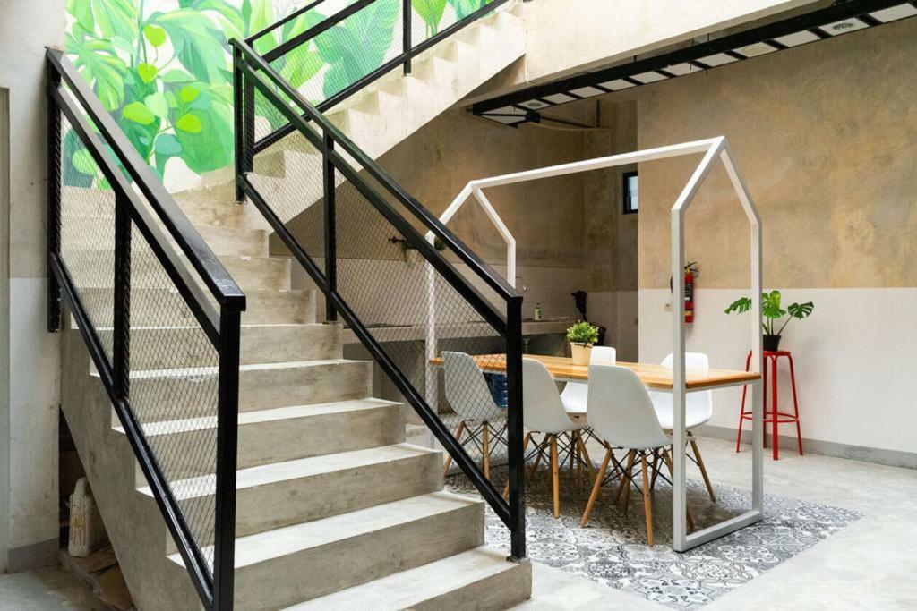 Fybed Aparthotel Semarang Exterior photo