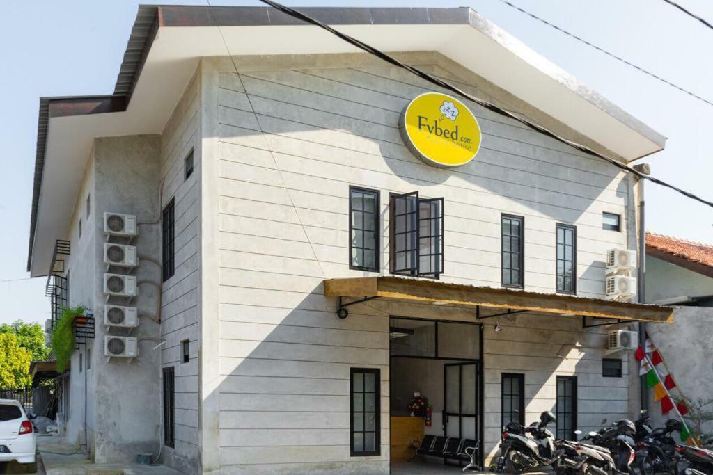 Fybed Aparthotel Semarang Exterior photo