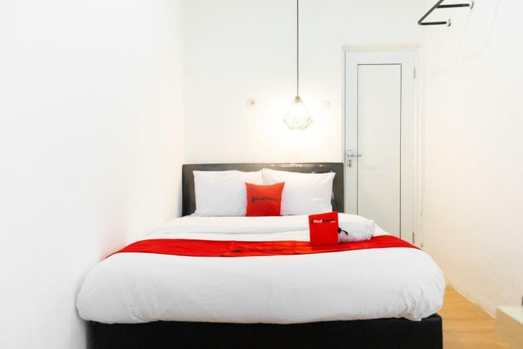 Fybed Aparthotel Semarang Exterior photo