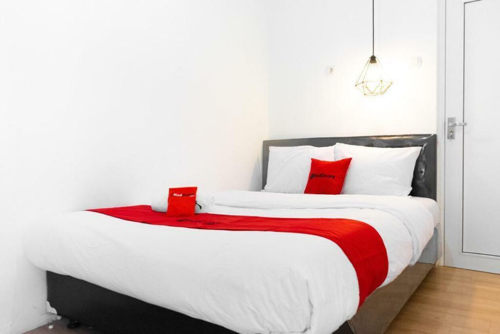 Fybed Aparthotel Semarang Exterior photo